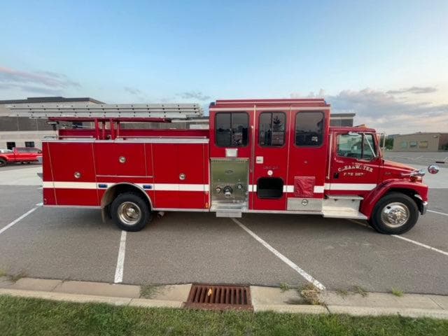 1996 Freightliner Enclosed Top Mount Pumper - Image 2