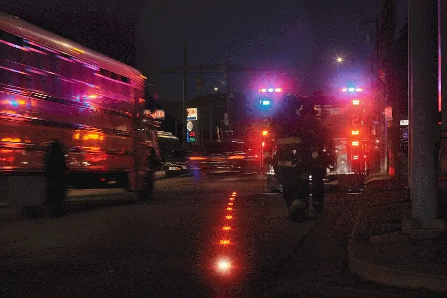Smart Sequential Road Flares (Rechargeable) Set of 6