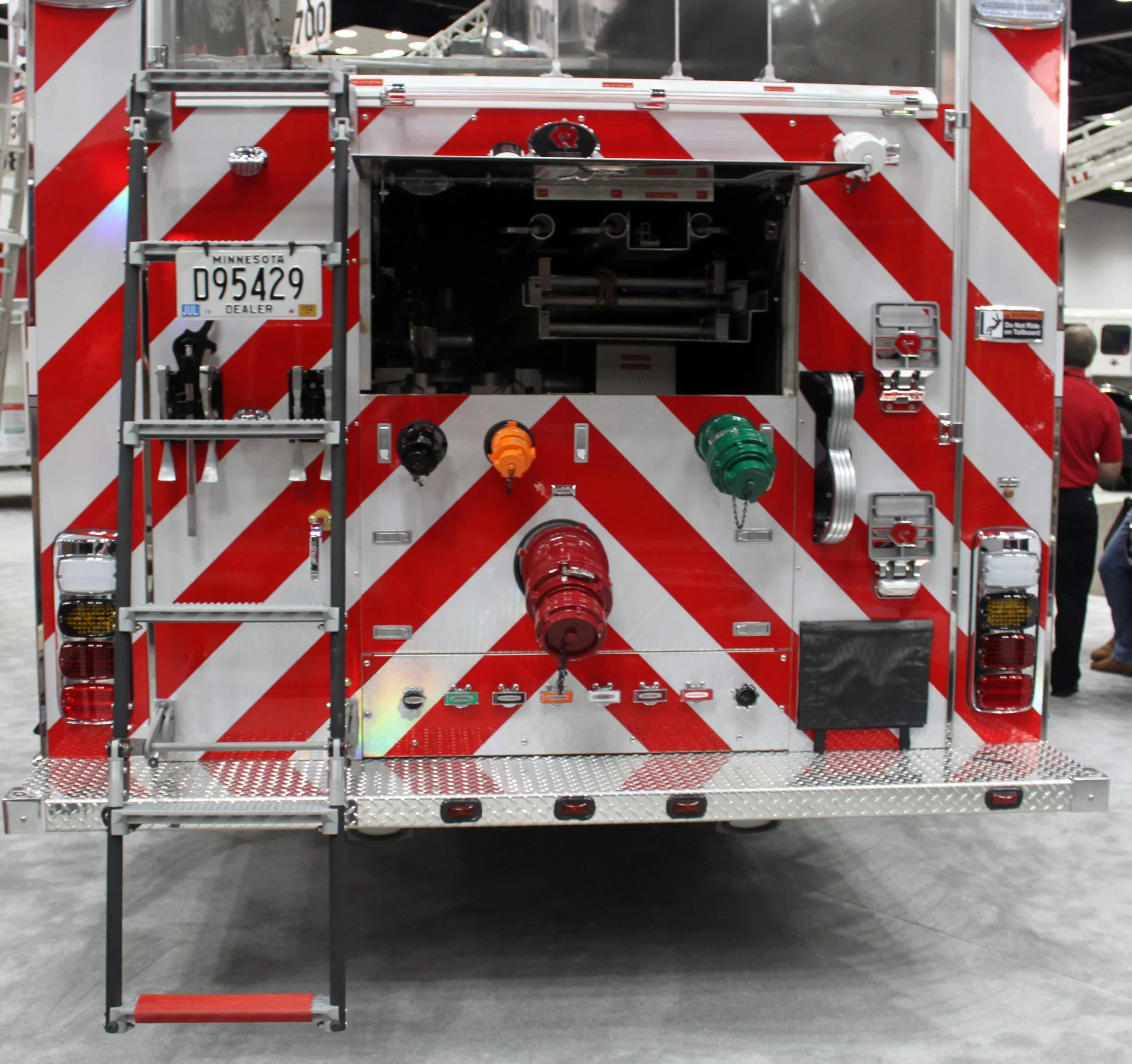 Ziamatic 18" Width Swing Out & Down Vehicle Ladders - Image 2