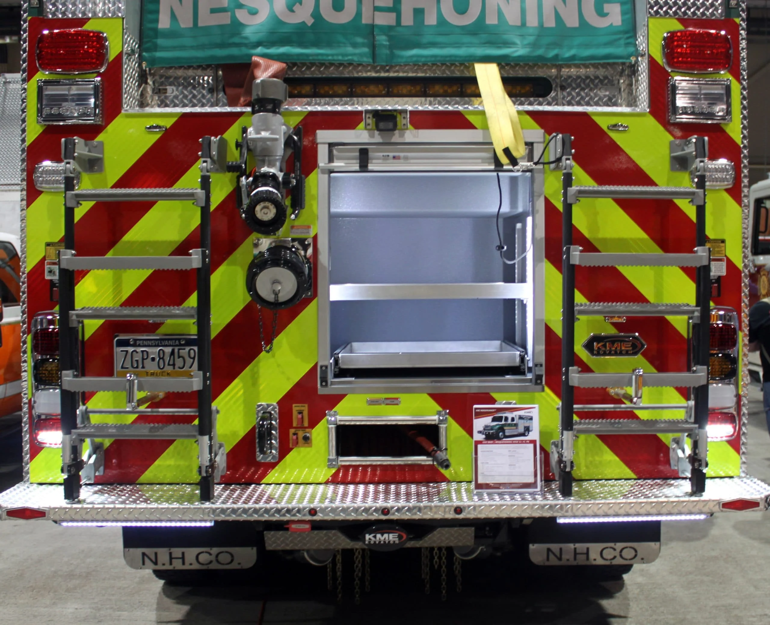 Ziamatic 18" Width Swing Out & Down Vehicle Ladders - Image 3