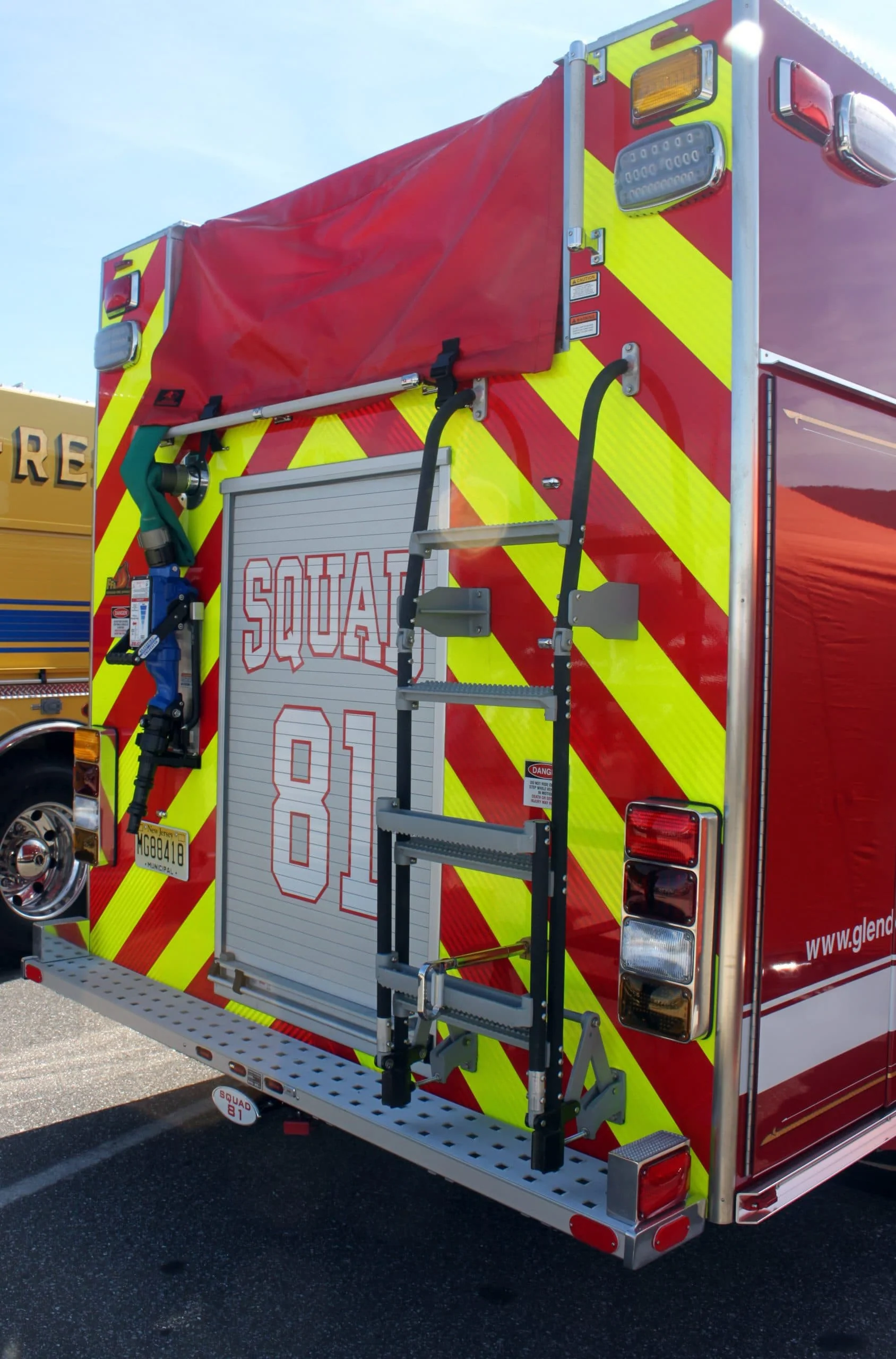 Ziamatic 18" Width Swing Out & Down Vehicle Ladders - Image 5