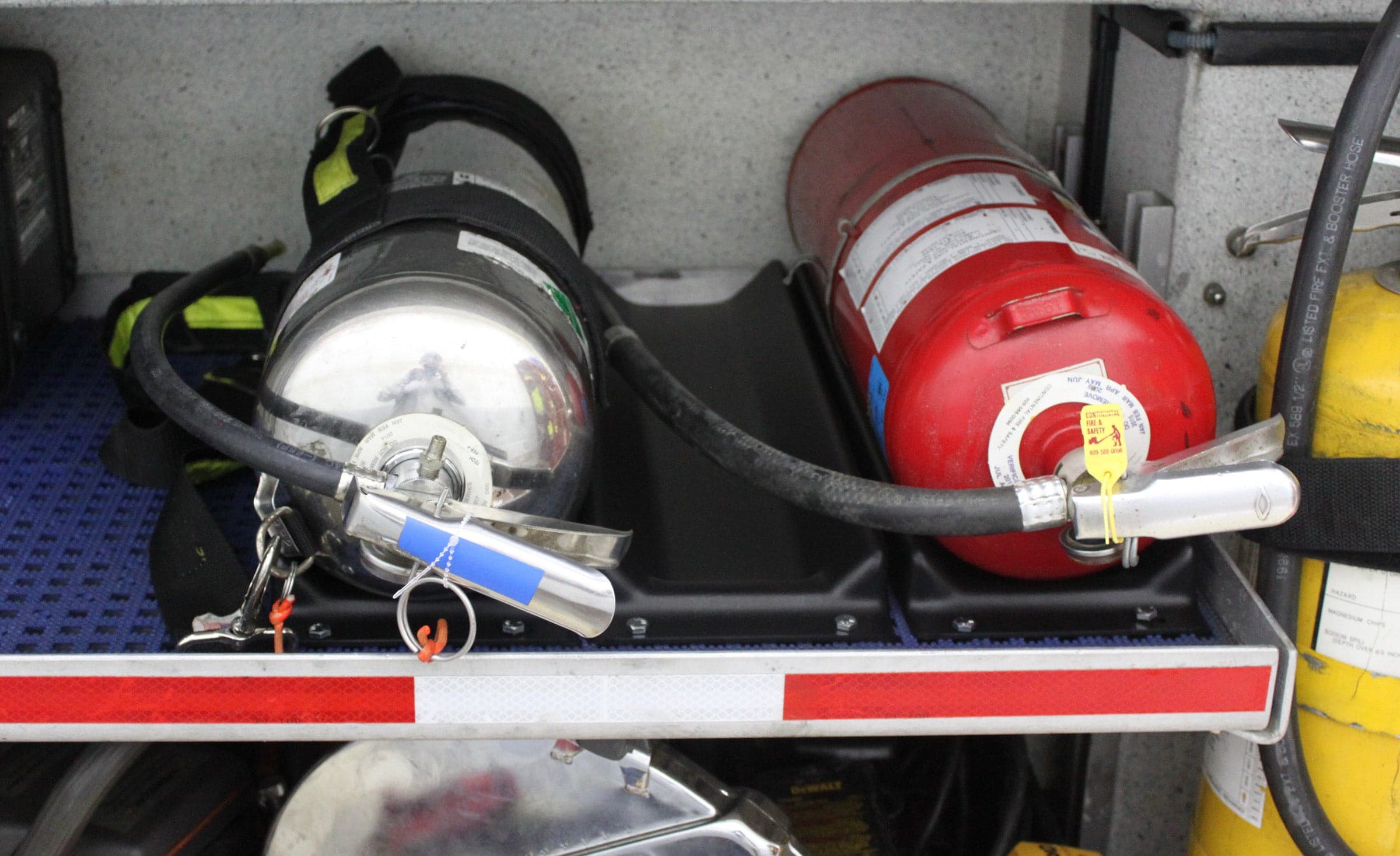 Ziamatic Plastic Air Cylinder & Extinguisher Cradle with Valve Strap - Image 4
