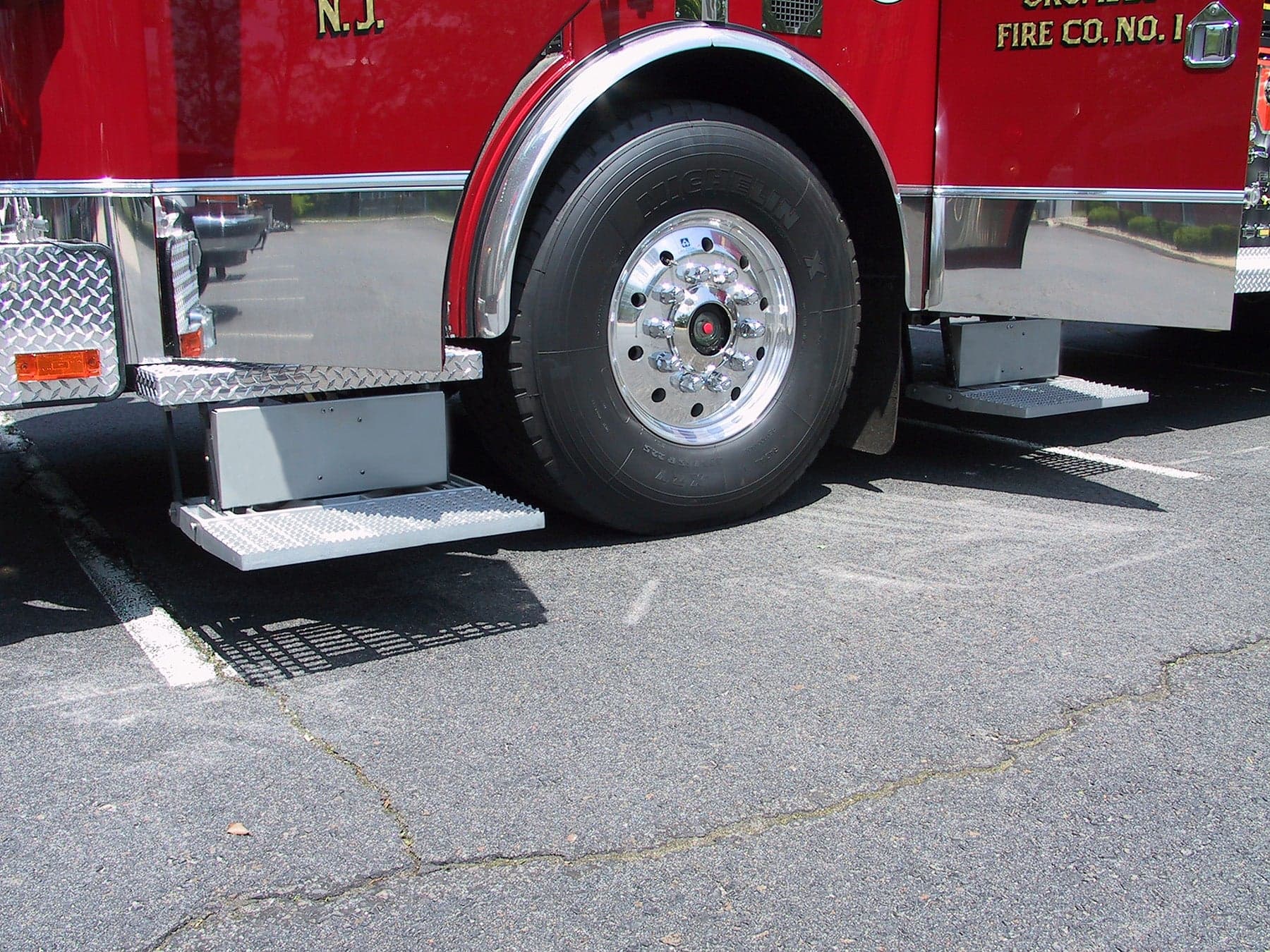 Ziamatic Retractable Vehicle Step - 10-1/2" Drop