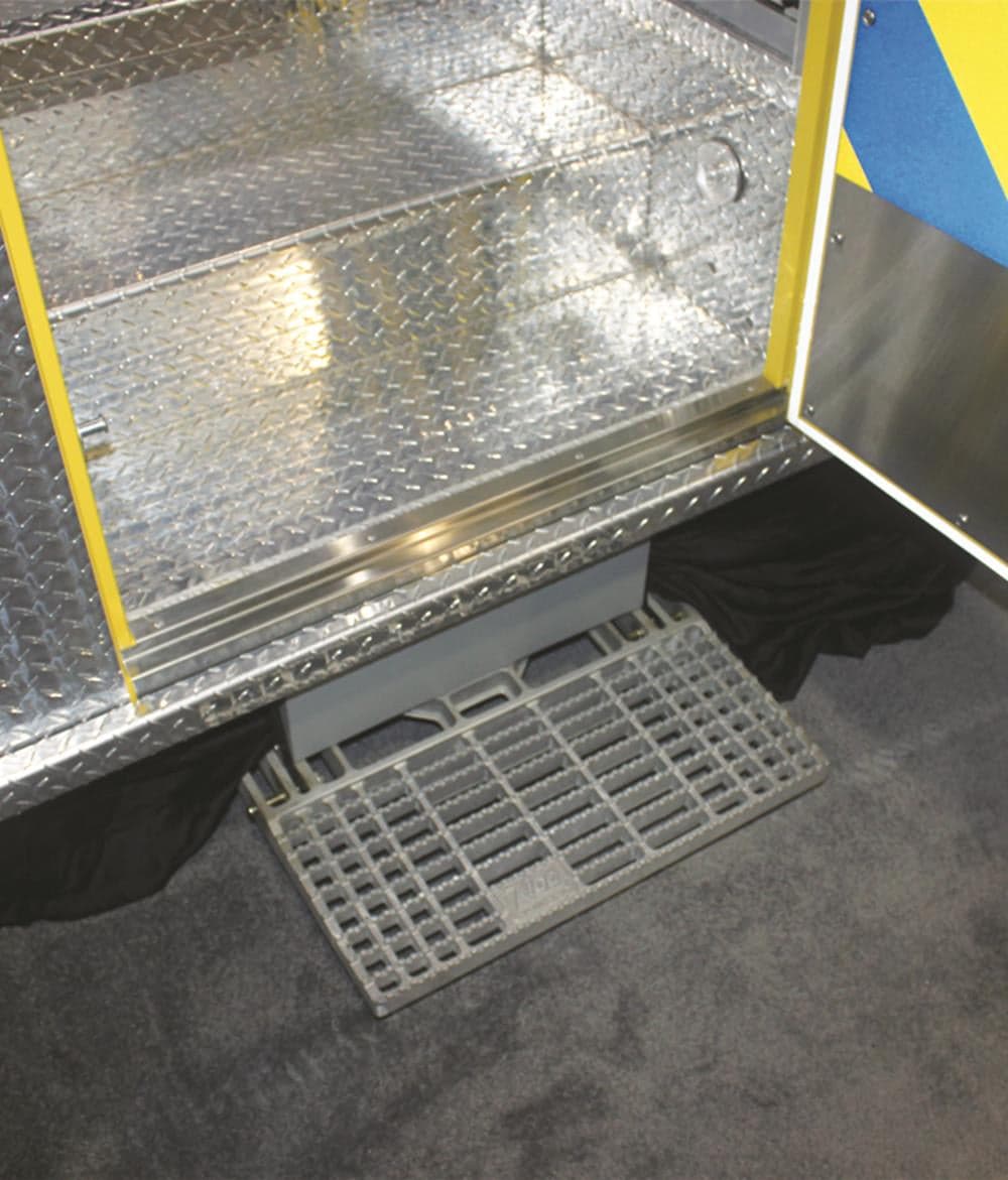 Ziamatic Retractable Vehicle Step - 7-5/8" Drop - Image 4
