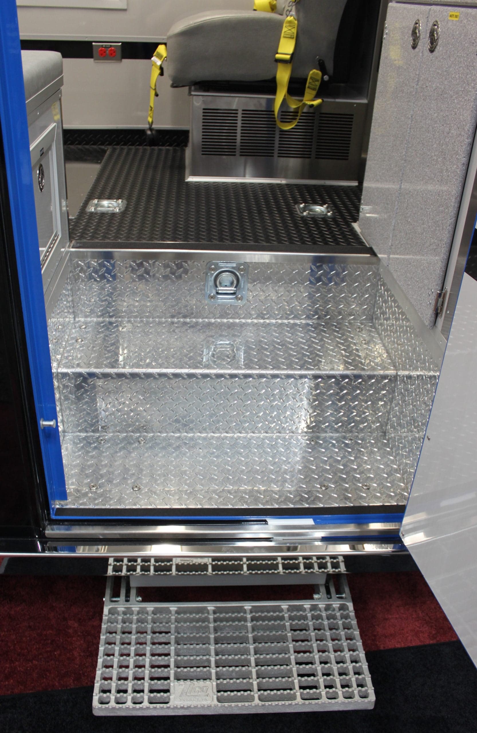 Ziamatic Retractable Vehicle Step - 7-5/8" Drop - Image 7